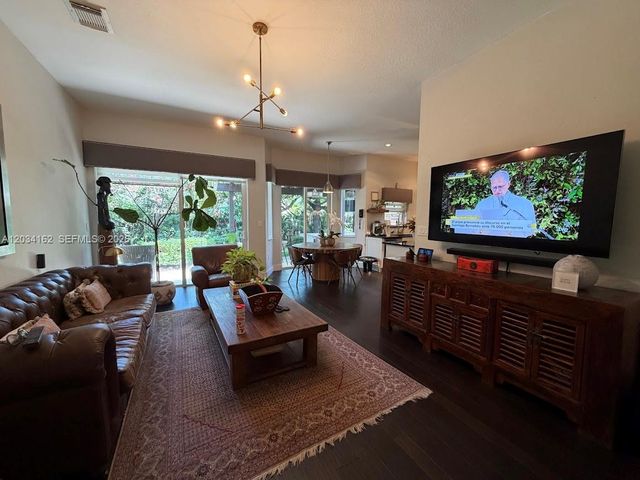 10900 NW 72nd St ., Doral, FL 33178