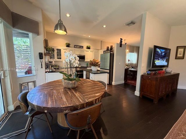 10900 NW 72nd St ., Doral, FL 33178