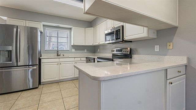 11048 MOSHIE LANE, San Antonio, FL 33576