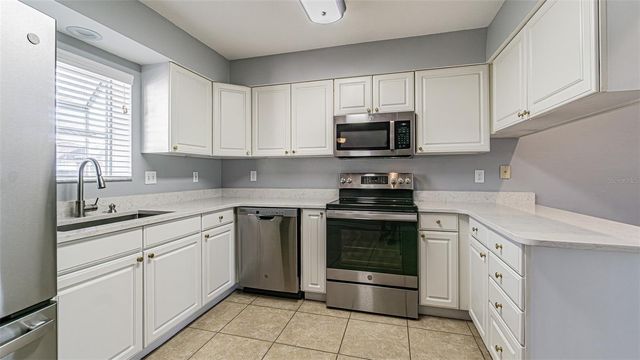 11048 MOSHIE LANE, San Antonio, FL 33576