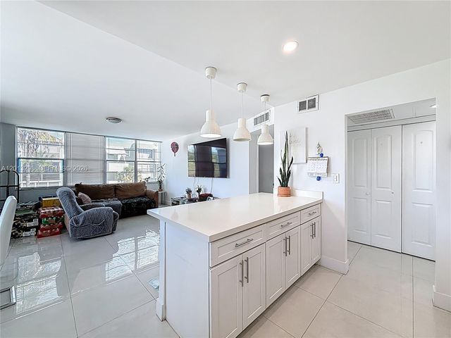 2751 Taft St 304, Hollywood, FL 33020