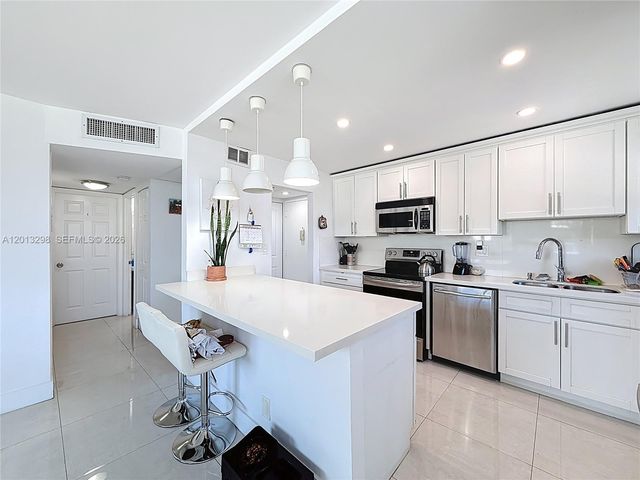 2751 Taft St 304, Hollywood, FL 33020