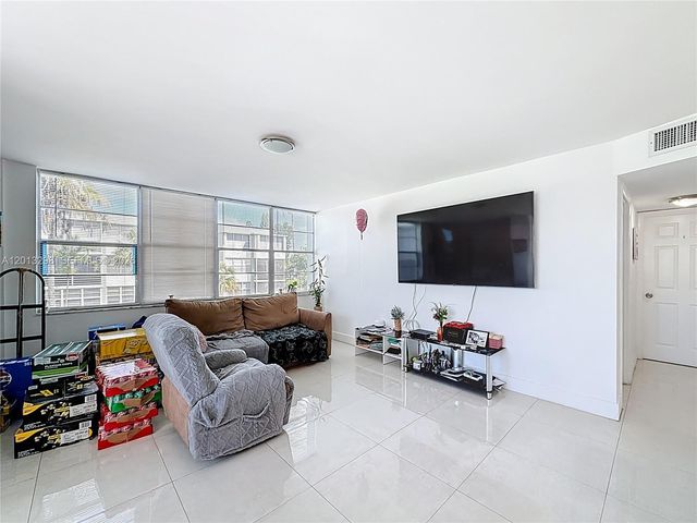 2751 Taft St 304, Hollywood, FL 33020