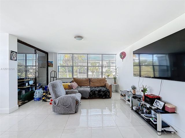 2751 Taft St 304, Hollywood, FL 33020