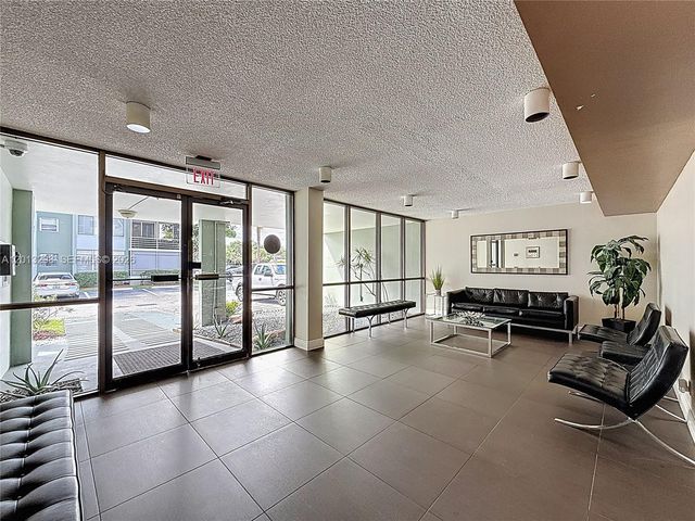 2751 Taft St 304, Hollywood, FL 33020
