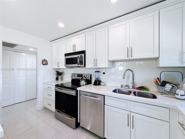2751 Taft St 304, Hollywood, FL 33020