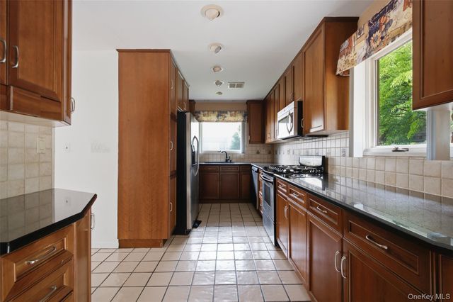 14 Dakota Court, Suffern, NY 10901