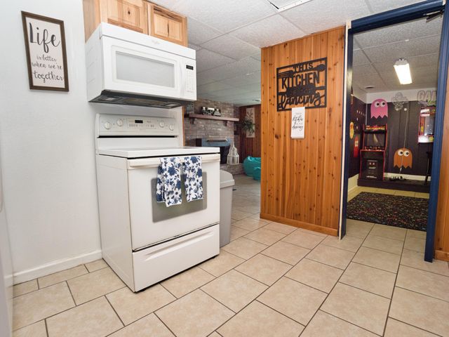 60854 E 254 Road, Grove, OK 74344