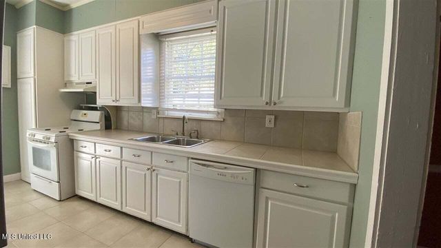 1039 Monroe Street, Jackson, MS 39202