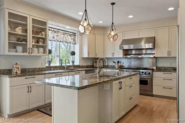 398 Shrewsbury Drive, Clarkston, MI 48348