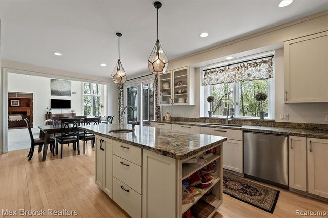 398 Shrewsbury Drive, Clarkston, MI 48348