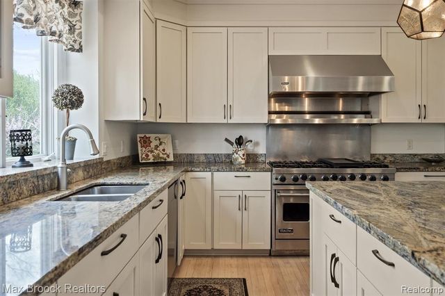 398 Shrewsbury Drive, Clarkston, MI 48348
