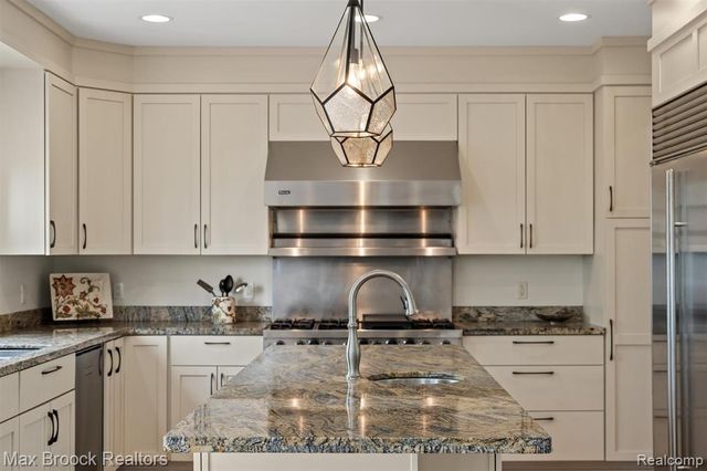 398 Shrewsbury Drive, Clarkston, MI 48348