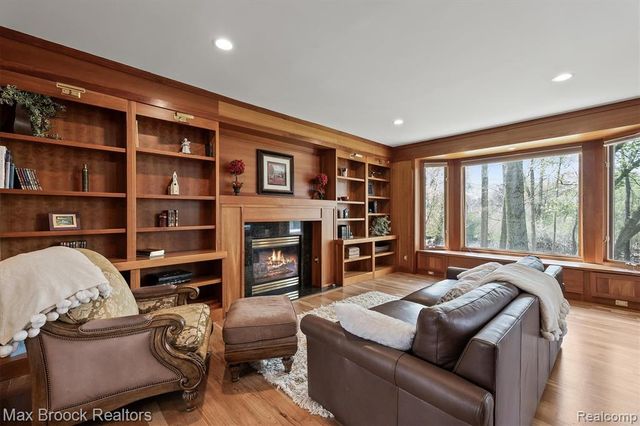 398 Shrewsbury Drive, Clarkston, MI 48348