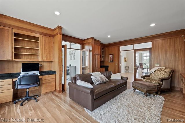 398 Shrewsbury Drive, Clarkston, MI 48348