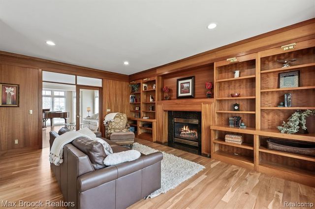398 Shrewsbury Drive, Clarkston, MI 48348