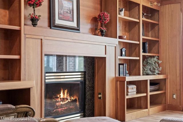 398 Shrewsbury Drive, Clarkston, MI 48348