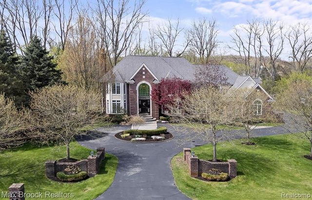 398 Shrewsbury Drive, Clarkston, MI 48348