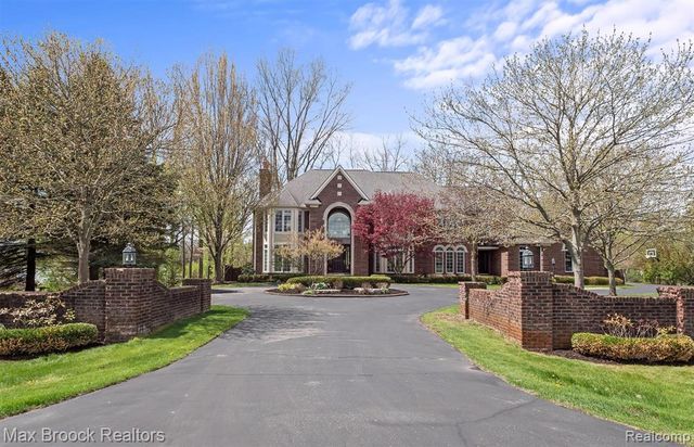 398 Shrewsbury Drive, Clarkston, MI 48348
