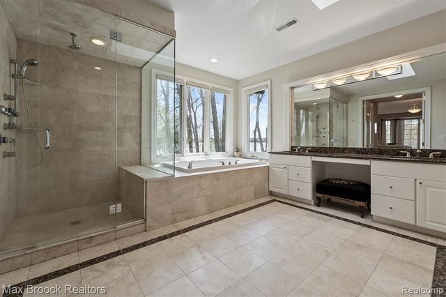 398 Shrewsbury Drive, Clarkston, MI 48348