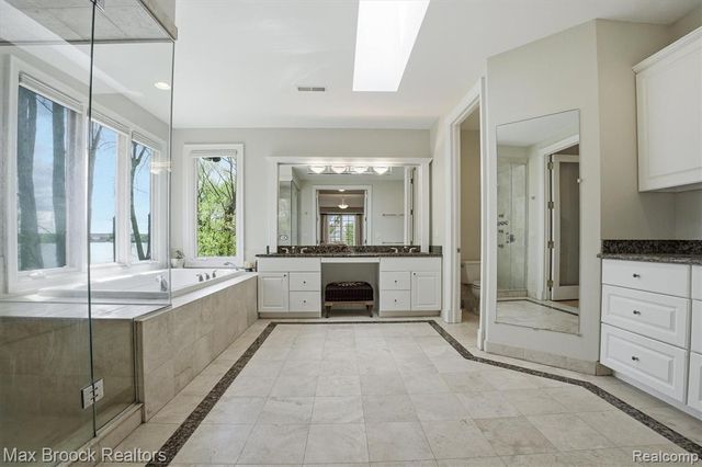 398 Shrewsbury Drive, Clarkston, MI 48348