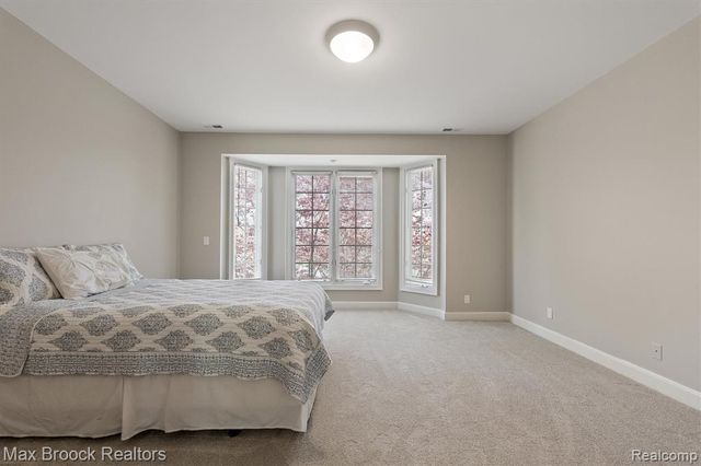 398 Shrewsbury Drive, Clarkston, MI 48348