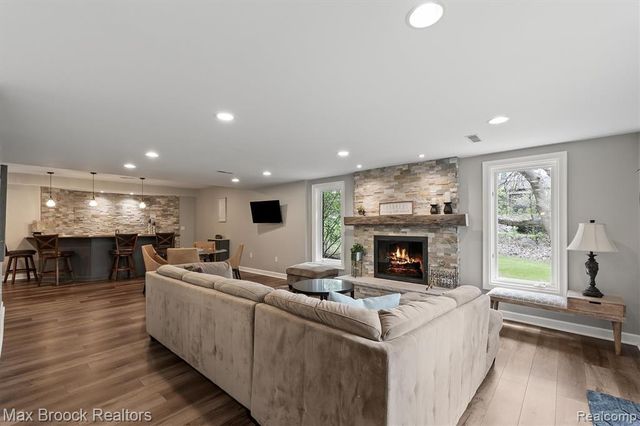 398 Shrewsbury Drive, Clarkston, MI 48348