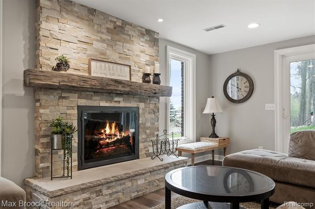 398 Shrewsbury Drive, Clarkston, MI 48348
