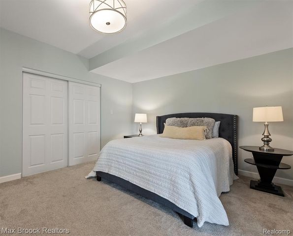 398 Shrewsbury Drive, Clarkston, MI 48348