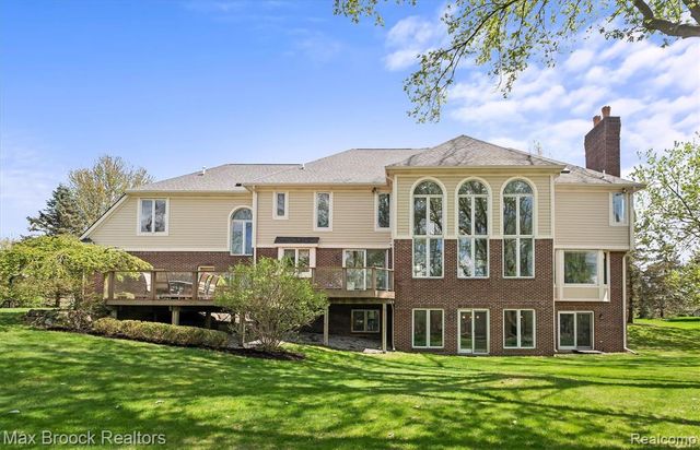398 Shrewsbury Drive, Clarkston, MI 48348
