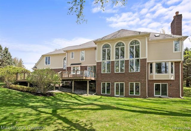 398 Shrewsbury Drive, Clarkston, MI 48348