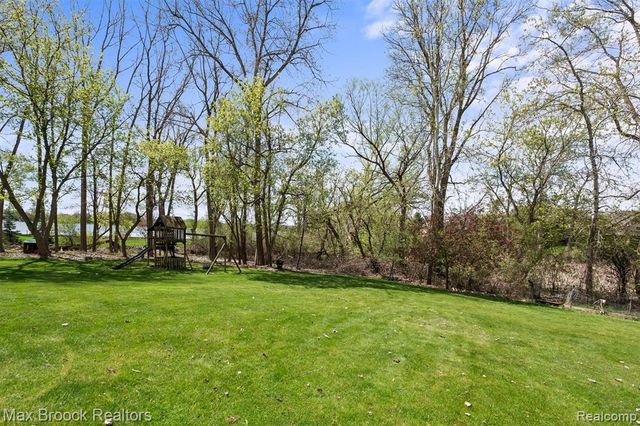 398 Shrewsbury Drive, Clarkston, MI 48348