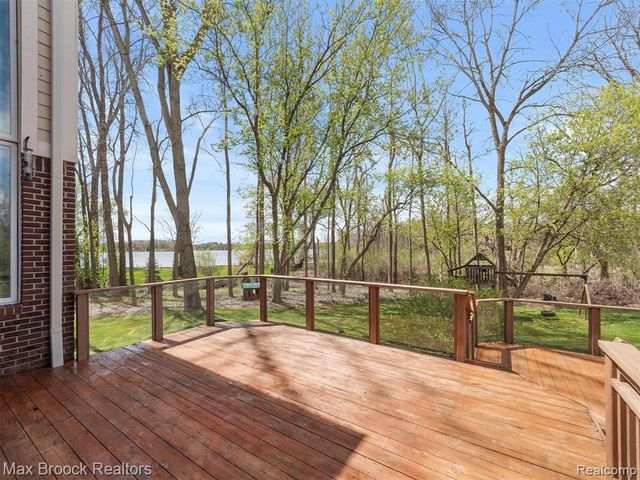 398 Shrewsbury Drive, Clarkston, MI 48348
