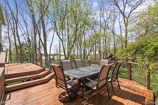 398 Shrewsbury Drive, Clarkston, MI 48348
