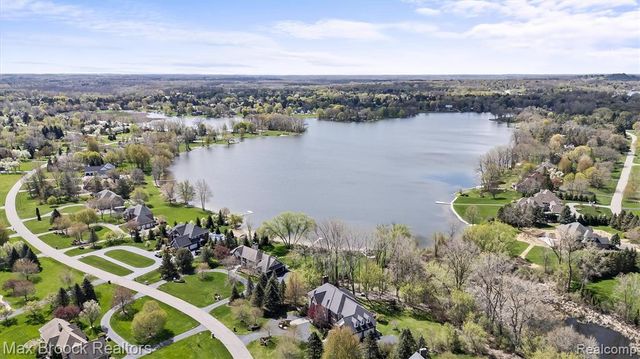 398 Shrewsbury Drive, Clarkston, MI 48348