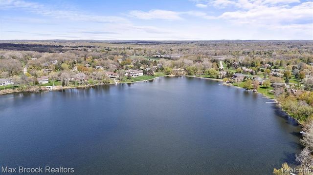 398 Shrewsbury Drive, Clarkston, MI 48348