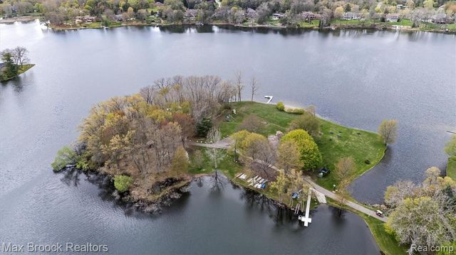 398 Shrewsbury Drive, Clarkston, MI 48348