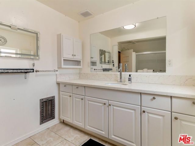 138 S Madison Avenue, Los Angeles, CA 90004