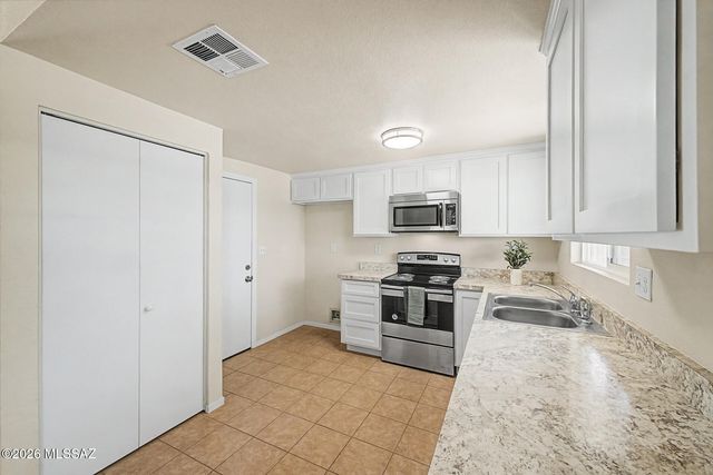 2520 W Vereda Felicidad, Tucson, AZ 85746