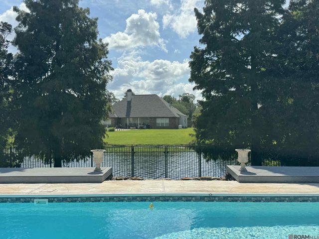 39359 Lakeland Ave, Prairieville, LA 70769