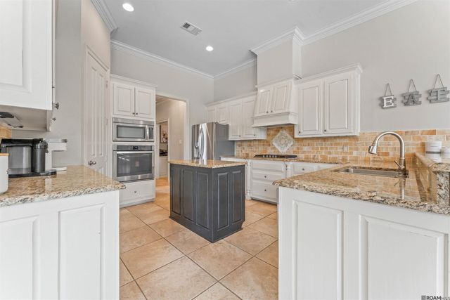 39359 Lakeland Ave, Prairieville, LA 70769