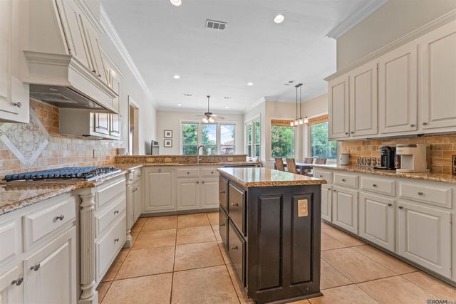 39359 Lakeland Ave, Prairieville, LA 70769