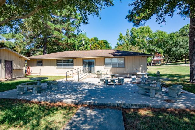 150 Edgewater Way, Point Blank, TX 77364