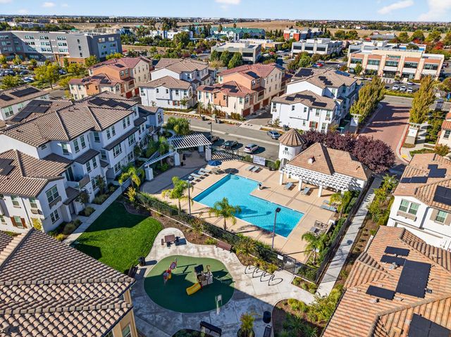 2945 Toulouse Walk, Sacramento, CA 95834