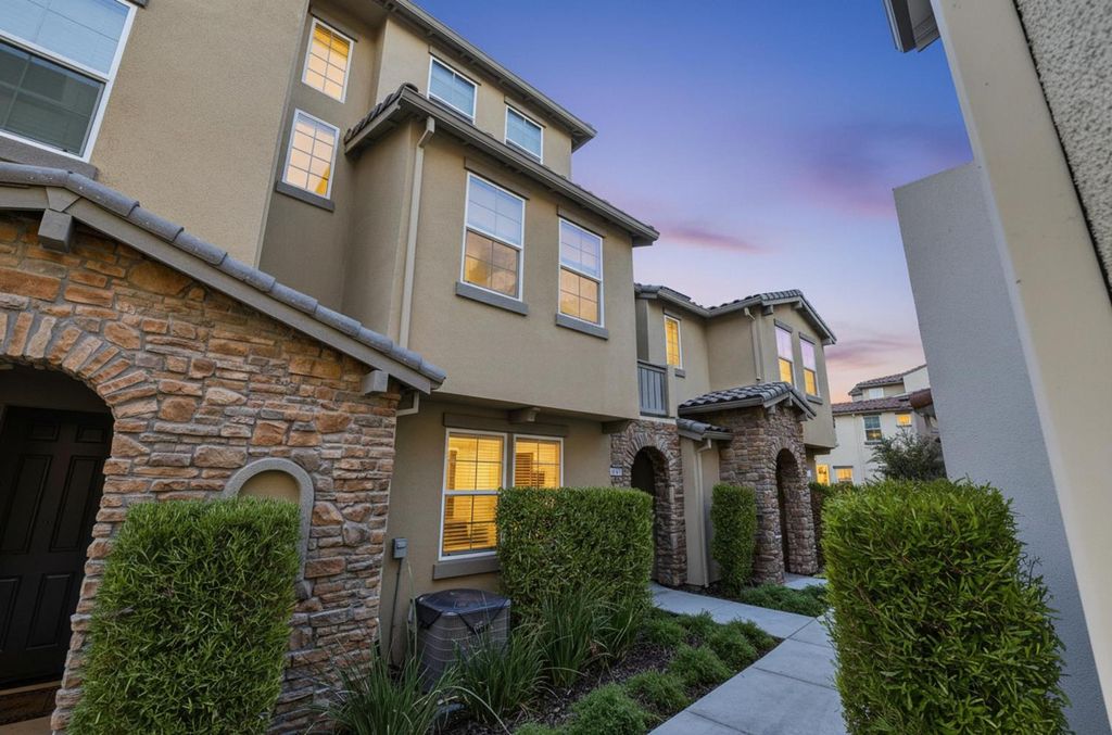 2945 Toulouse Walk, Sacramento, CA 95834