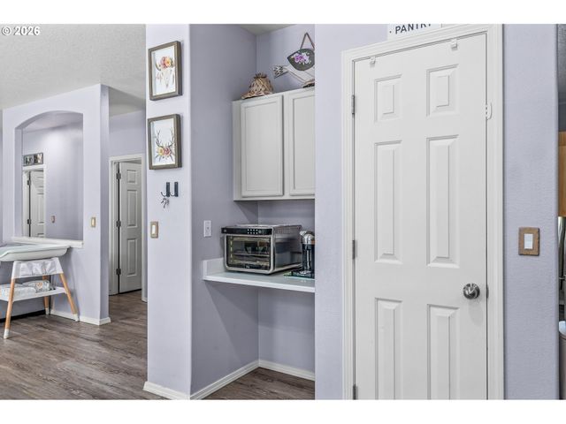 6074 PEBBLE Ct, Springfield, OR 97478