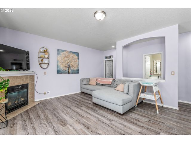 6074 PEBBLE Ct, Springfield, OR 97478