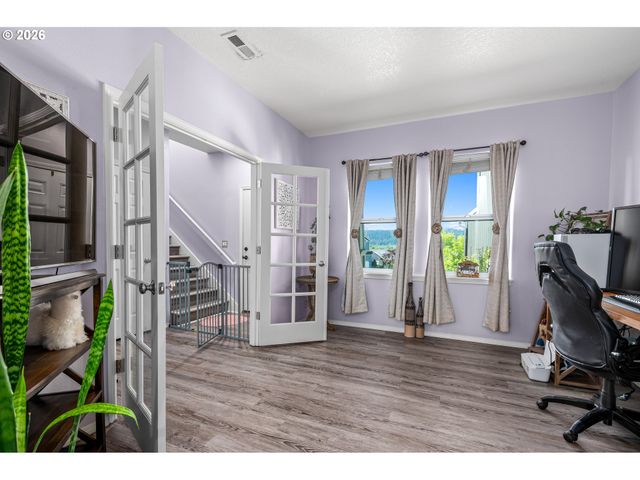 6074 PEBBLE Ct, Springfield, OR 97478