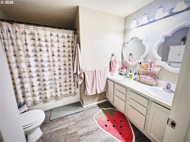 6074 PEBBLE Ct, Springfield, OR 97478