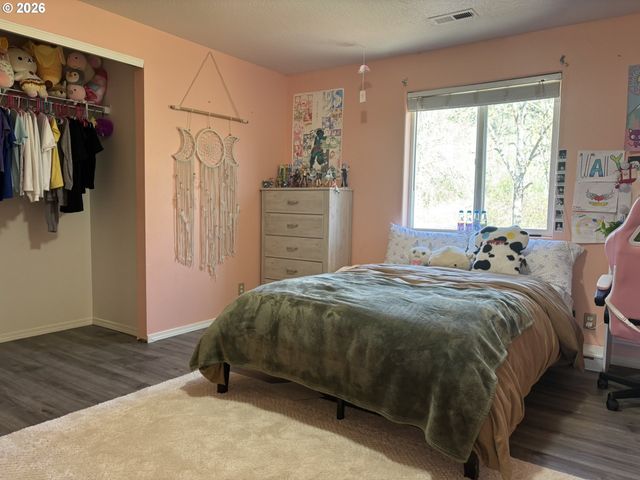 6074 PEBBLE Ct, Springfield, OR 97478